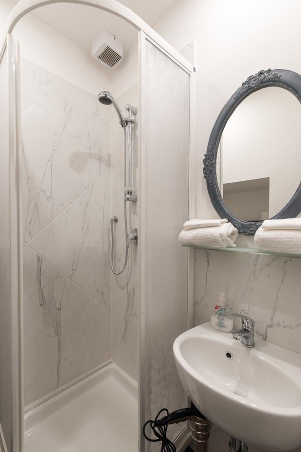Roommo Accademia Firenze Bagian luar foto